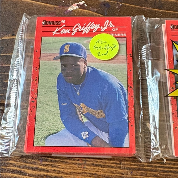 Donruss 1990 Baseball Trading Cards - Red - Picture 2 of 4